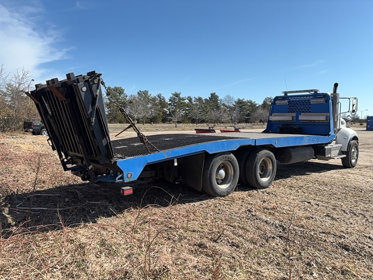 2011-peterbilt-348-image-3