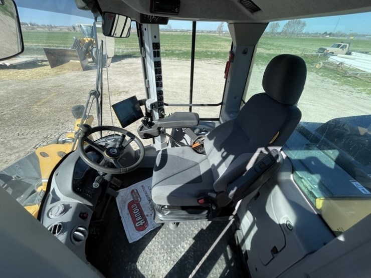 2023-volvo-l70h-image-30