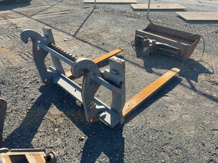 volvo-60"-wheel-loader-forks-image-4