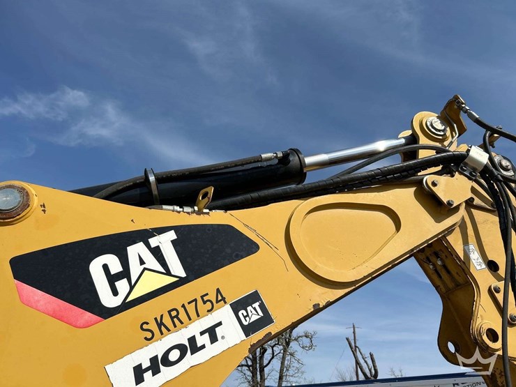 2013-caterpillar-420f-image-25