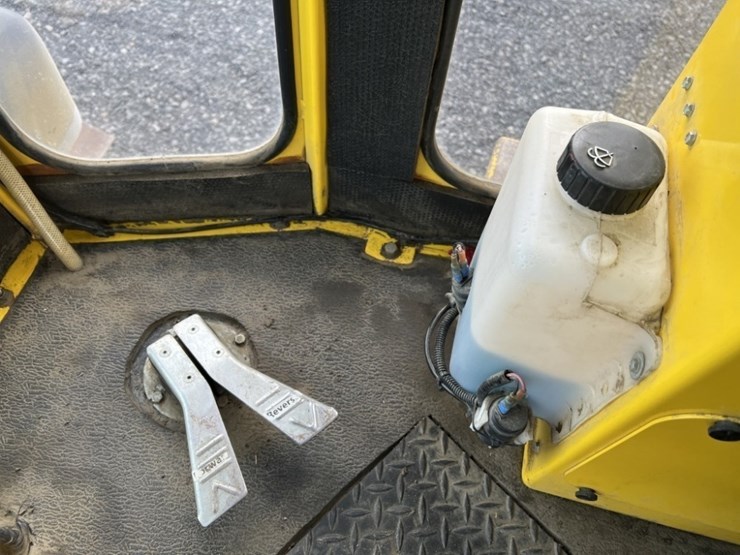 2015-superior-broom-dt80j-image-38