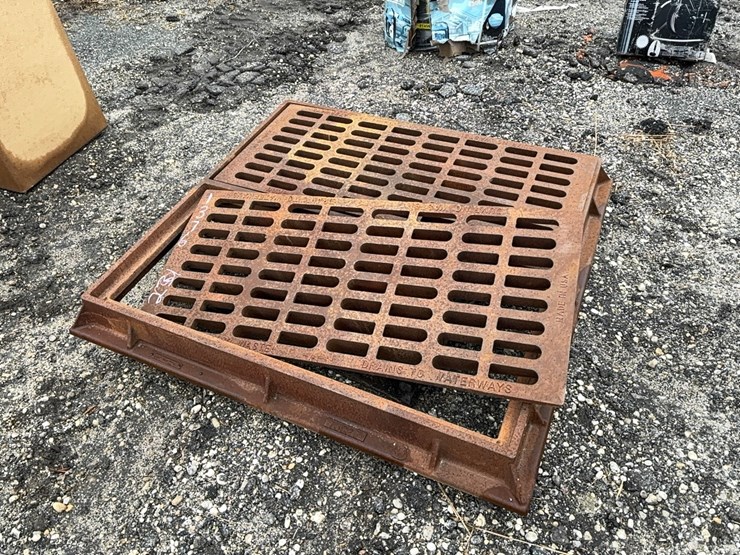 new-4ft.-x-4ft.-x-6in.-cast-iron-frame-&-grate-image-1