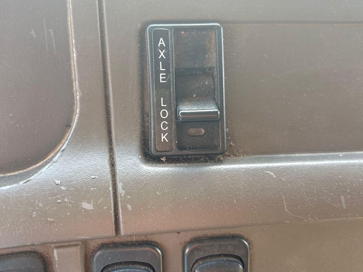 2007-sterling-l9500-image-49