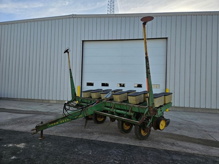 john-deere-7000-image-1