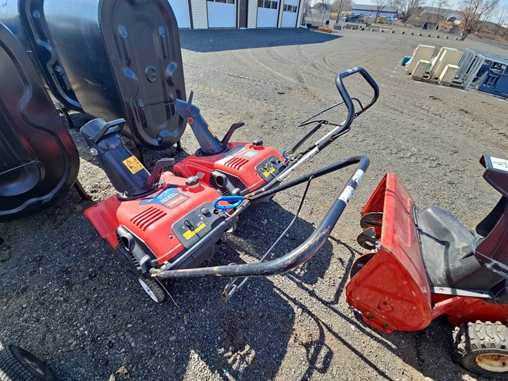 (2)-toro-snow-throwers-image-3