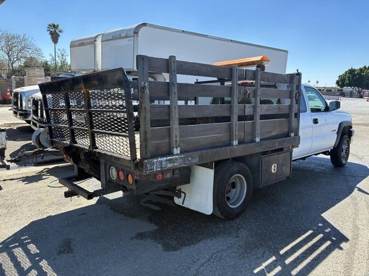 2003-chevrolet-silverado-3500-image-3