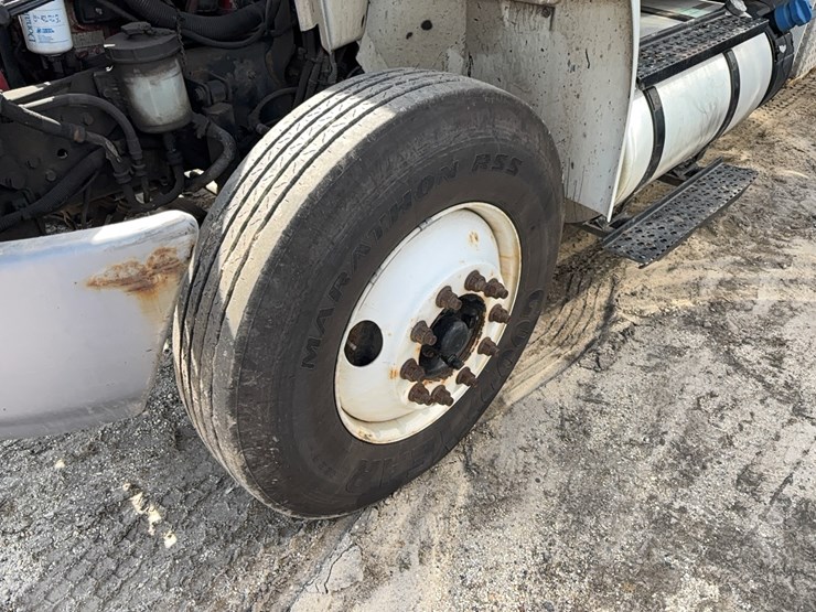 2016-international-durastar-4300-image-17