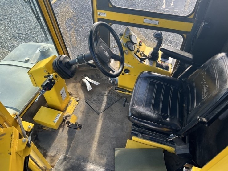 2015-superior-broom-dt80j-image-26