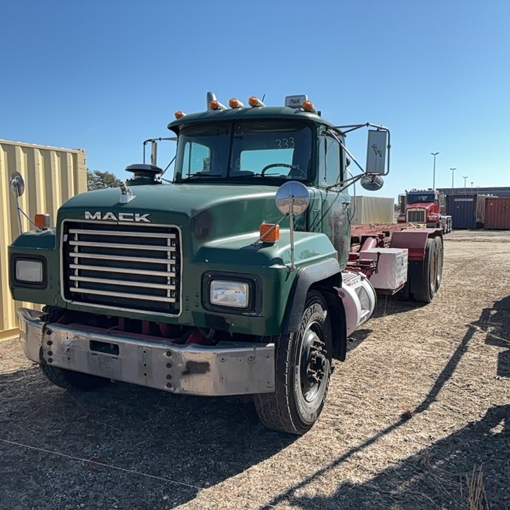 2000 MACK RD690SX