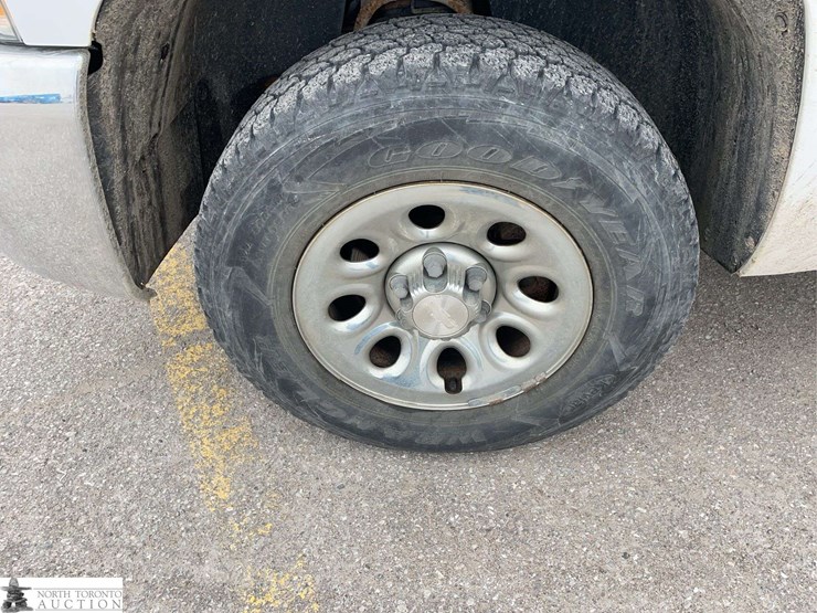 2013-chevrolet-silverado-1500-image-27