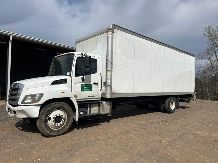 2019-hino-268-image-1