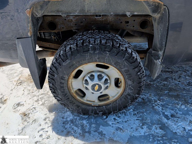 2016-chevrolet-silverado-2500hd-image-13