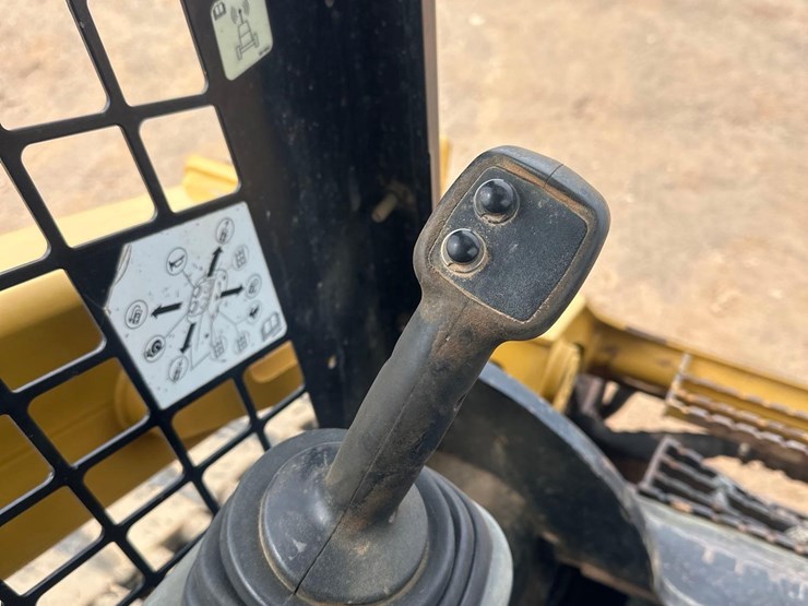 2017-caterpillar-299d2-image-19