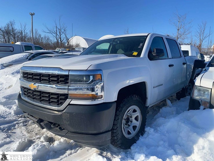 2018-chevrolet-silverado-1500-image-1