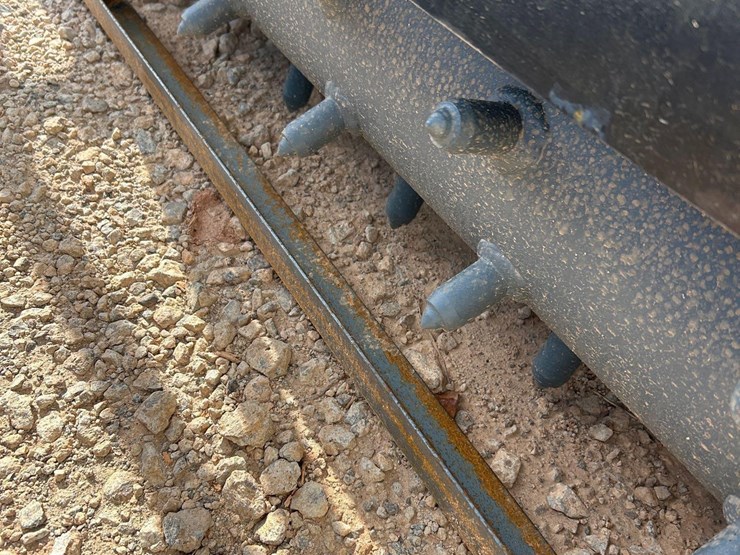 raytree-rmsc78-78in-skid-steer-hydraulic-angle-soil-conditioner-image-2