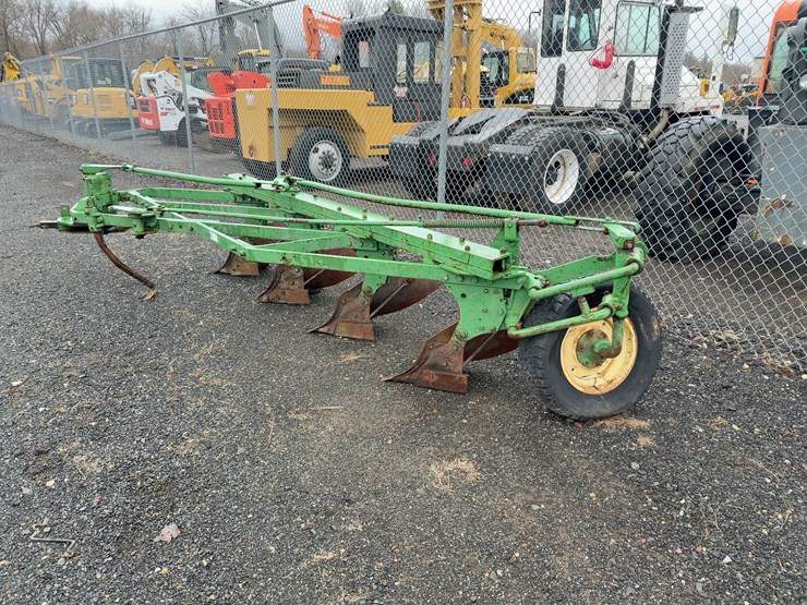 john-deere-4-bottom-plow-image-2
