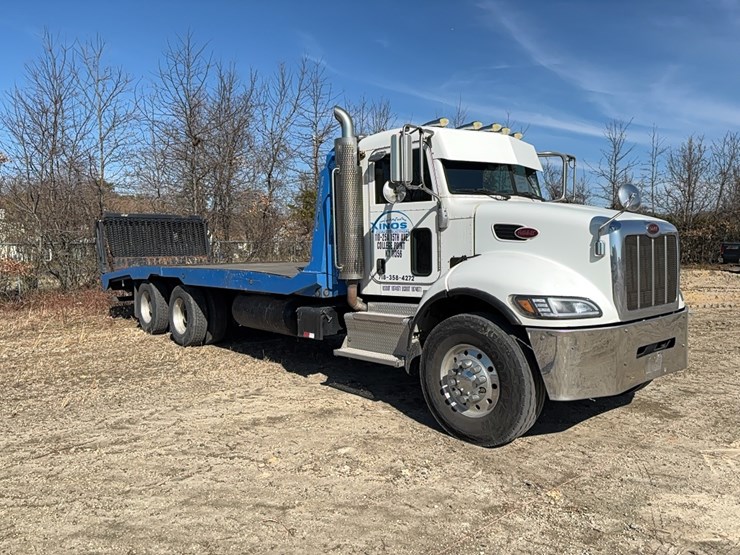 2011-peterbilt-348-image-2
