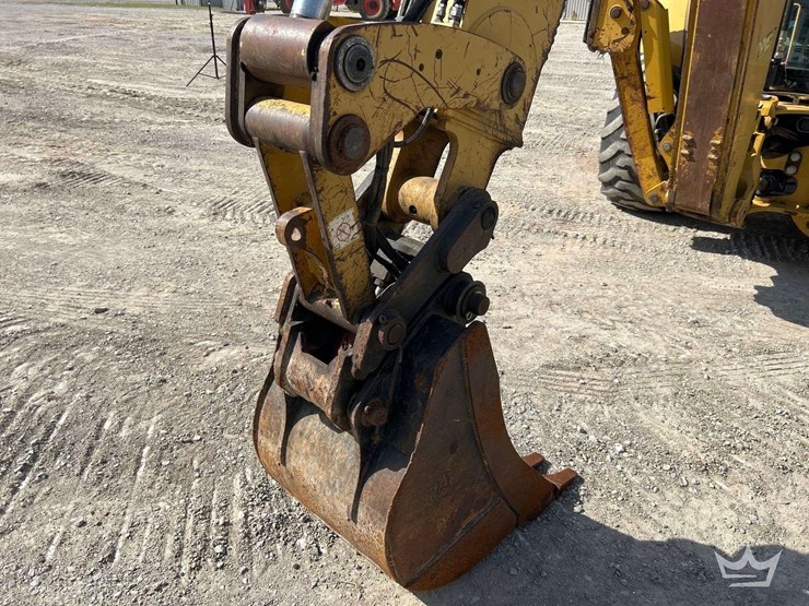 2013-caterpillar-420f-image-31