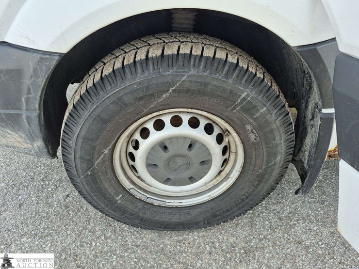 2013-mercedes-benz-sprinter-2500-image-21