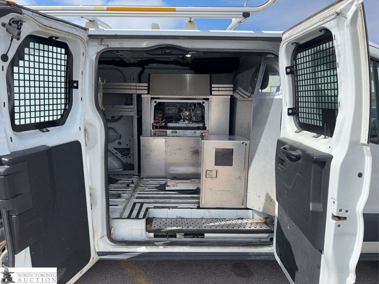 2017-ford-transit-image-14