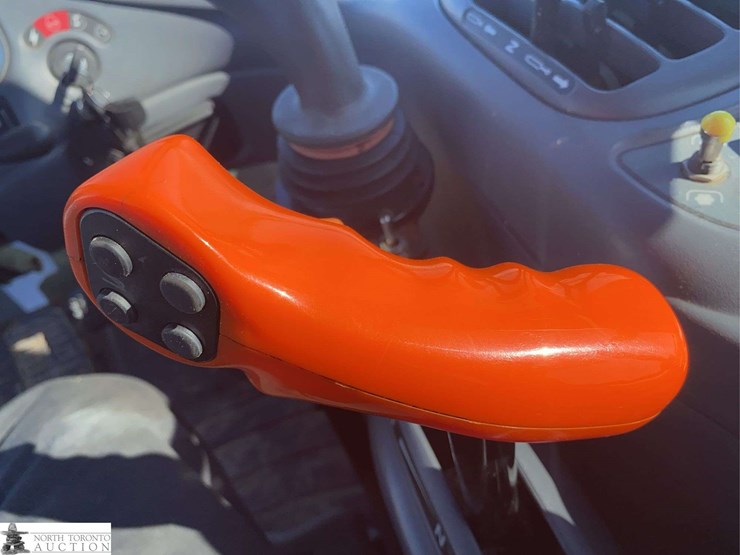 2013-new-holland-tv6070-image-21