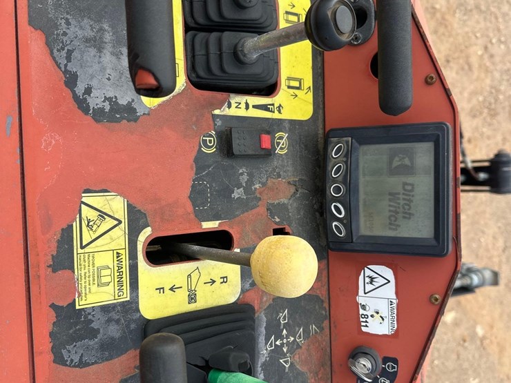 2017-ditch-witch-sk1050-image-13