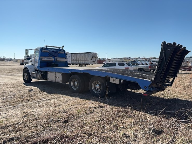 2011-peterbilt-348-image-10