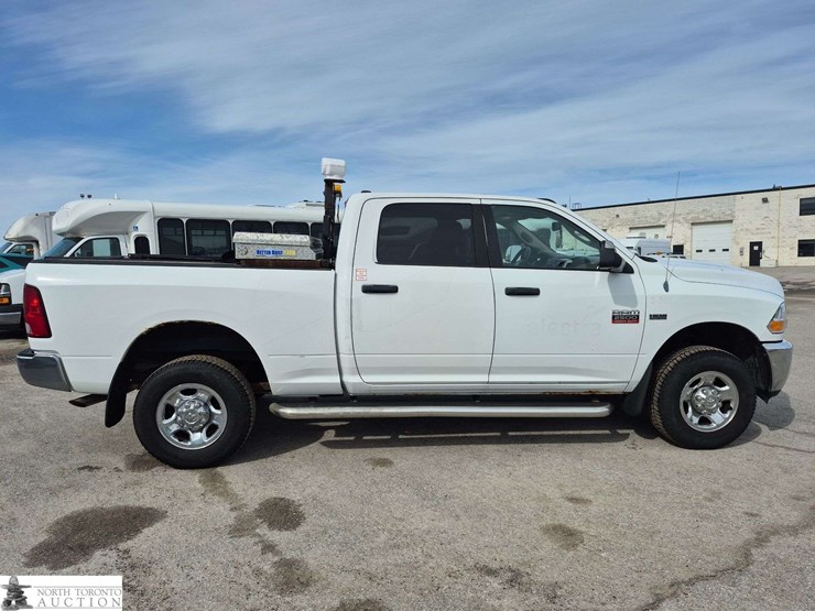 2011-dodge-2500-image-4