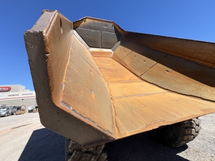 2013-caterpillar-740b-image-42