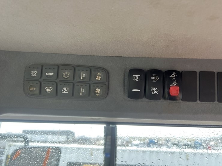 2021-doosan-dl320-7-image-32