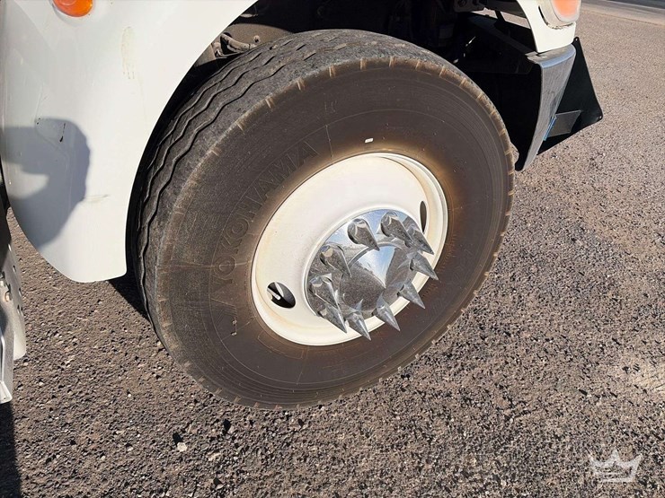 2015-peterbilt-348-image-32