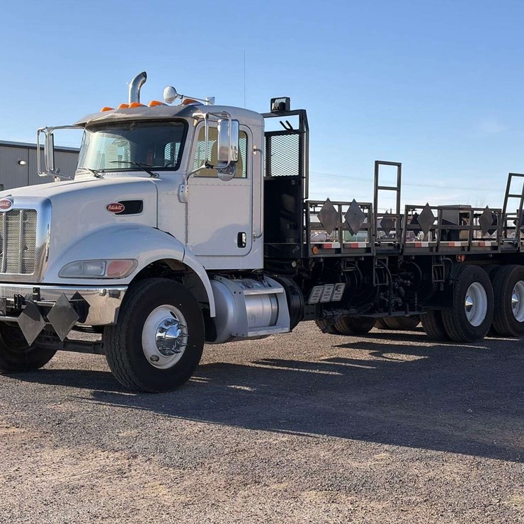 2015 PETERBILT 348