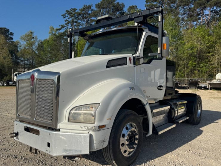 2015-kenworth-t880-image-1