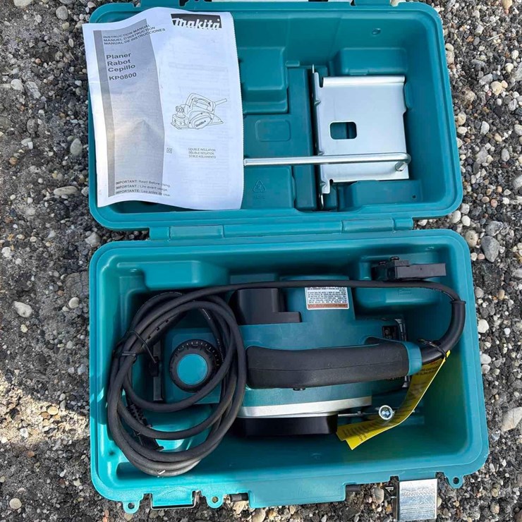 NEW MAKITA 3 1/4" PLANER W/ TOOL CASE - KP0800K- 1 YR FACTORY WARRANTY - RECON NEW SUPPORT EQUIPMENT