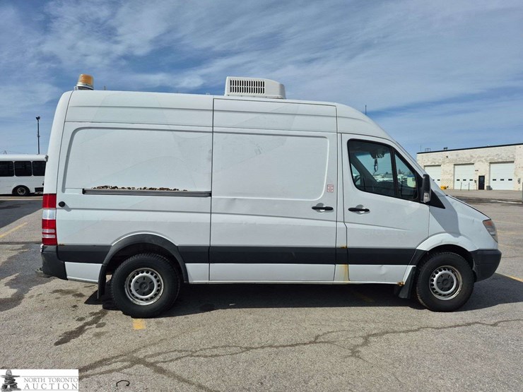 2013-mercedes-benz-sprinter-2500-image-4