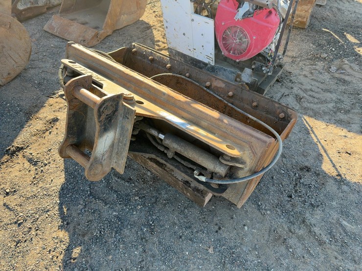 geith-48"-hyd-tilting-cleanup-bucket-image-4