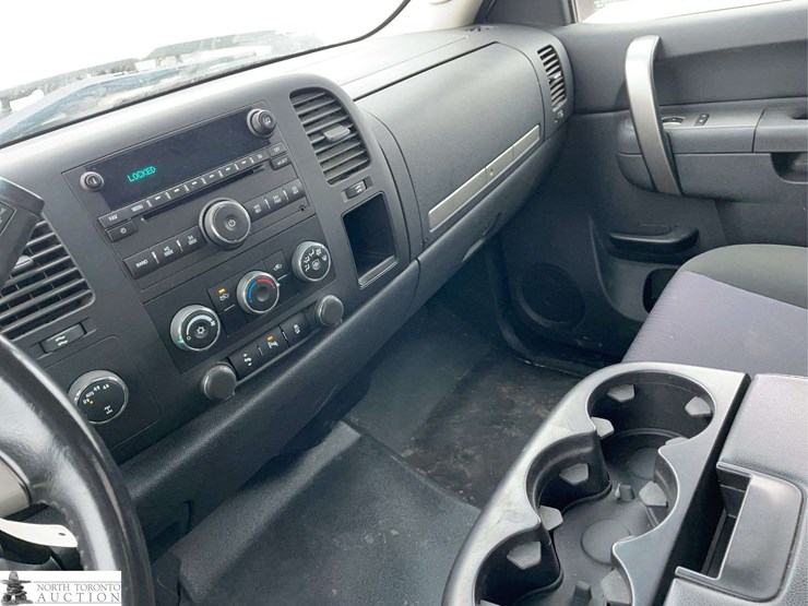 2013-chevrolet-silverado-1500-image-13