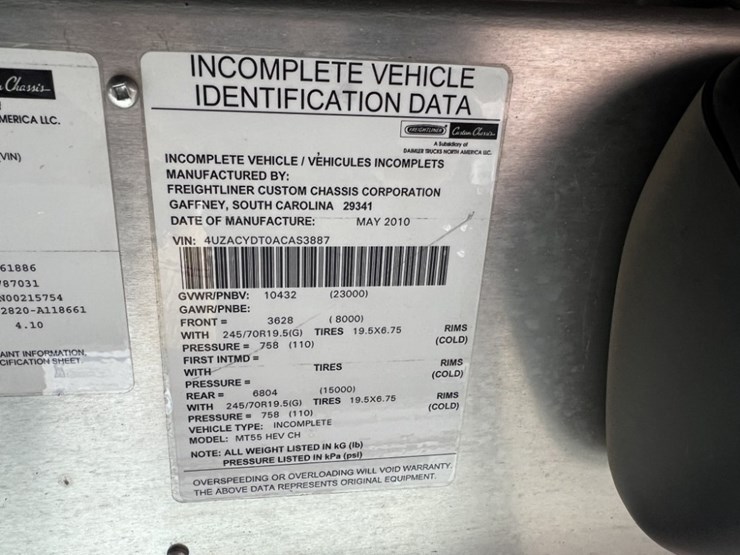 2010-freightliner-mt55-image-26