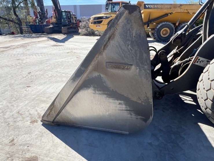 2022-volvo-l90h-image-13