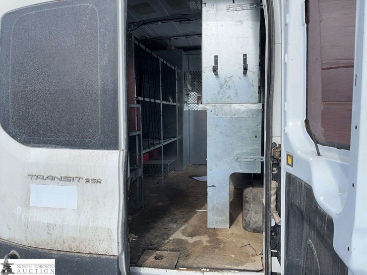 2016-ford-transit-image-18