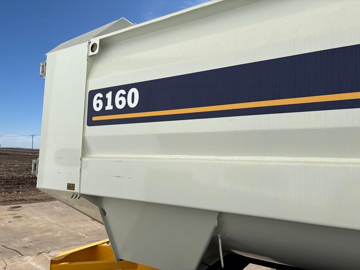 2024-herd-boss-6160-mixer-wagon--1-owner-image-12