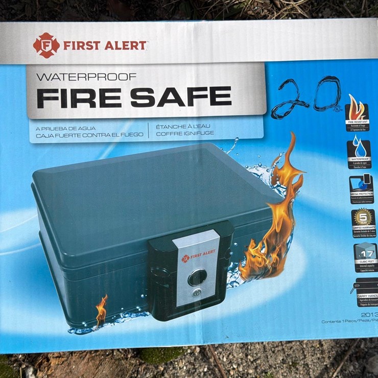 NEW FIRST ALERT 2013F .17 CU FT FIRE AND WATER PROOF SAFE NEW SUPPORT EQUIPMENT