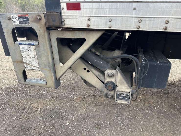 2019-hino-268-image-14