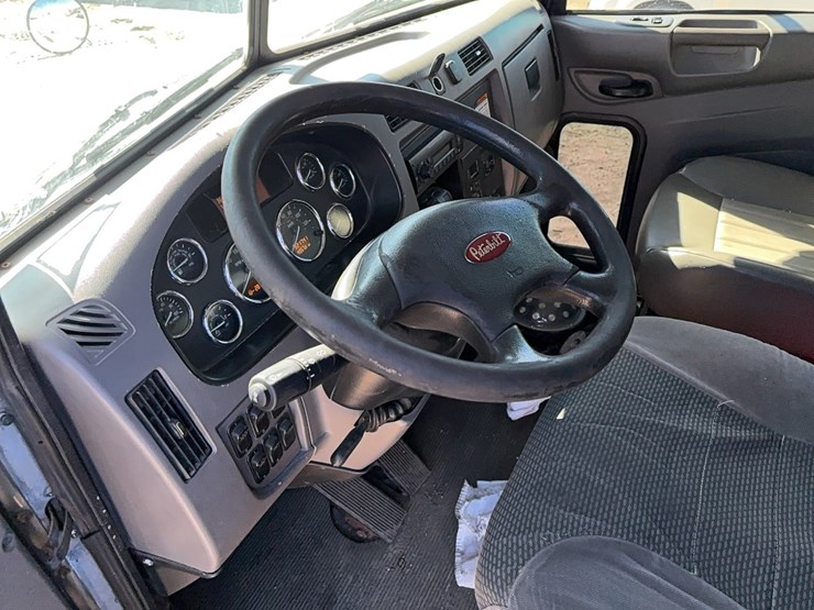 2011-peterbilt-348-image-20