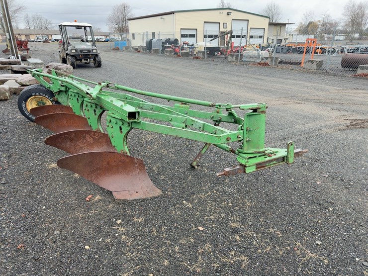john-deere-4-bottom-plow-image-4