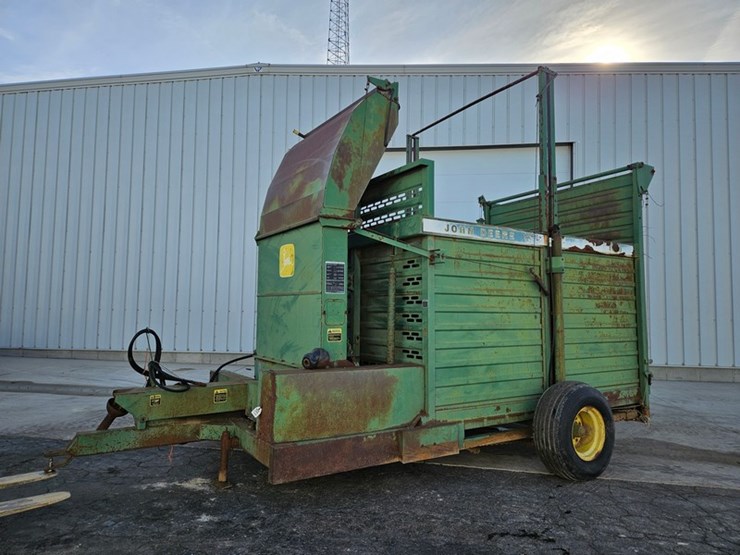john-deere-100-image-1