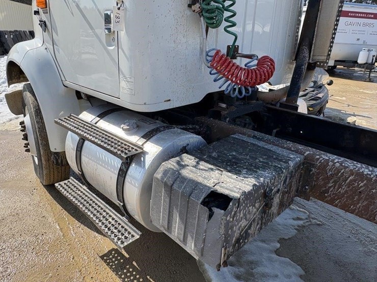 2002-international-8100-image-8