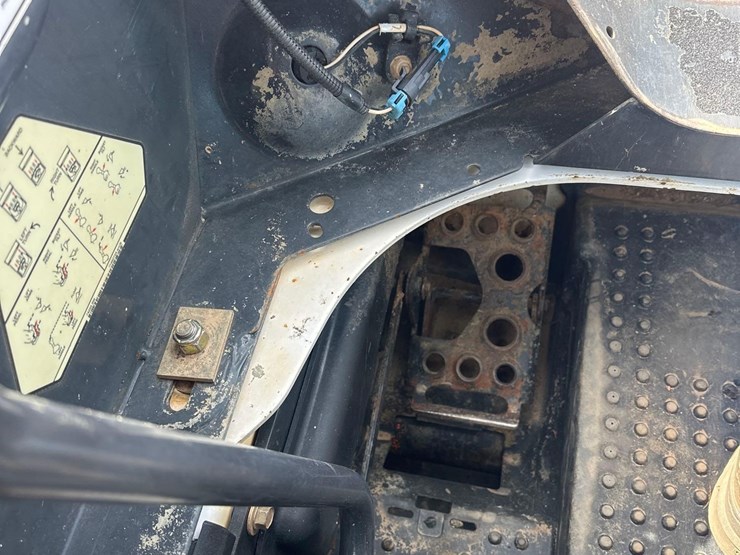 2016-bobcat-s650-image-19