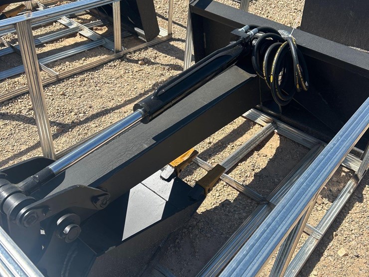 pabear-skid-steer-backhoe-attachment-image-1