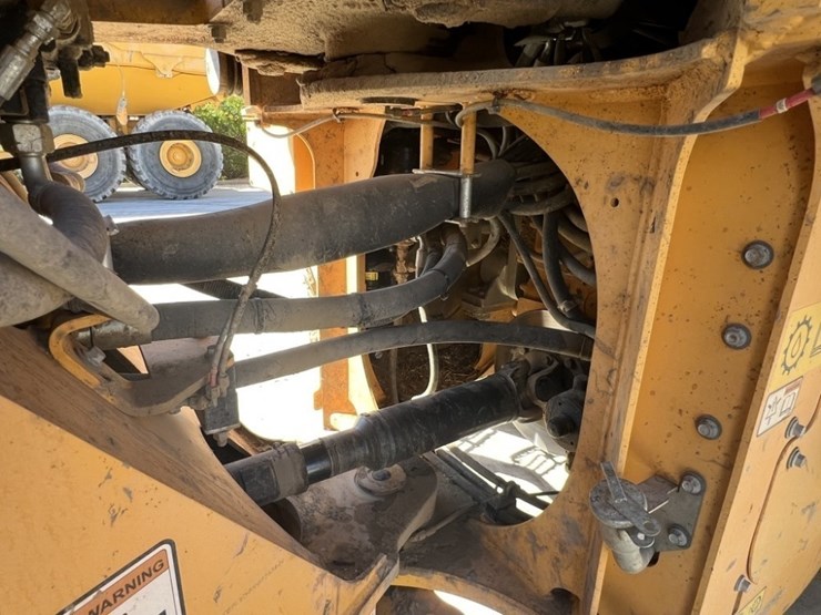 2022-volvo-l90h-image-18